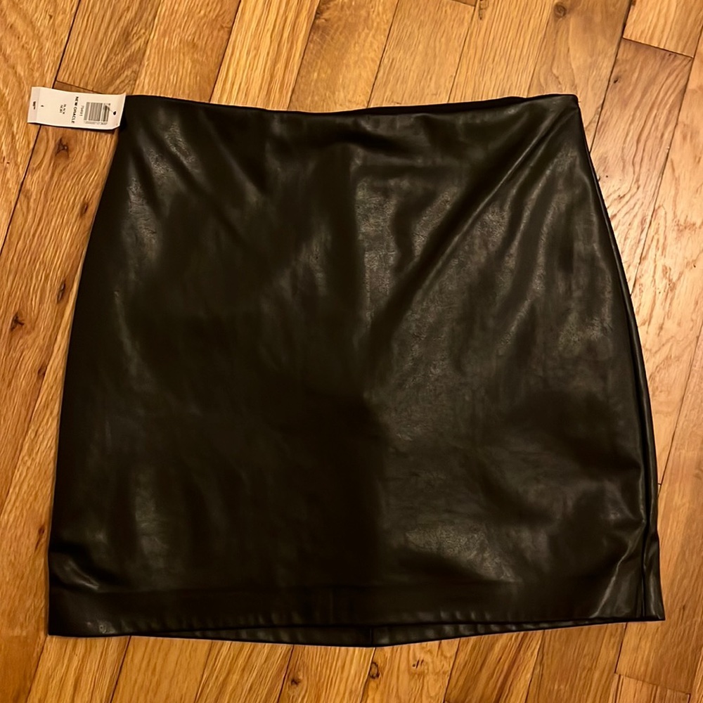 Aritzia Wilfred faux leather mini skirt